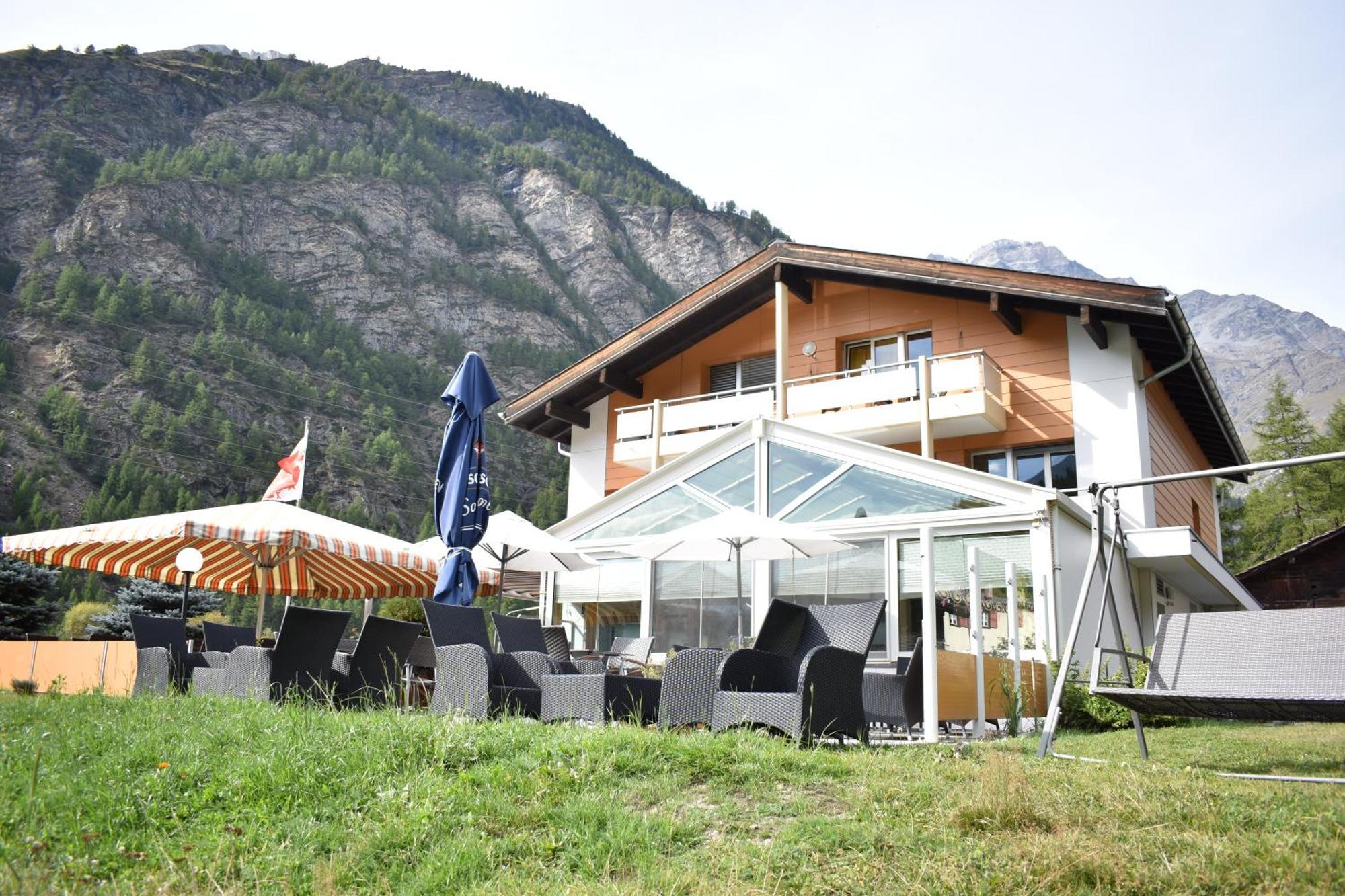 Restaurant & Hostel Hole In One Randa Exterior photo